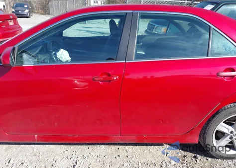 2013 Toyota Camry Se z USA, uszkodzony, nr VIN 4T1BF1FK8DU714846